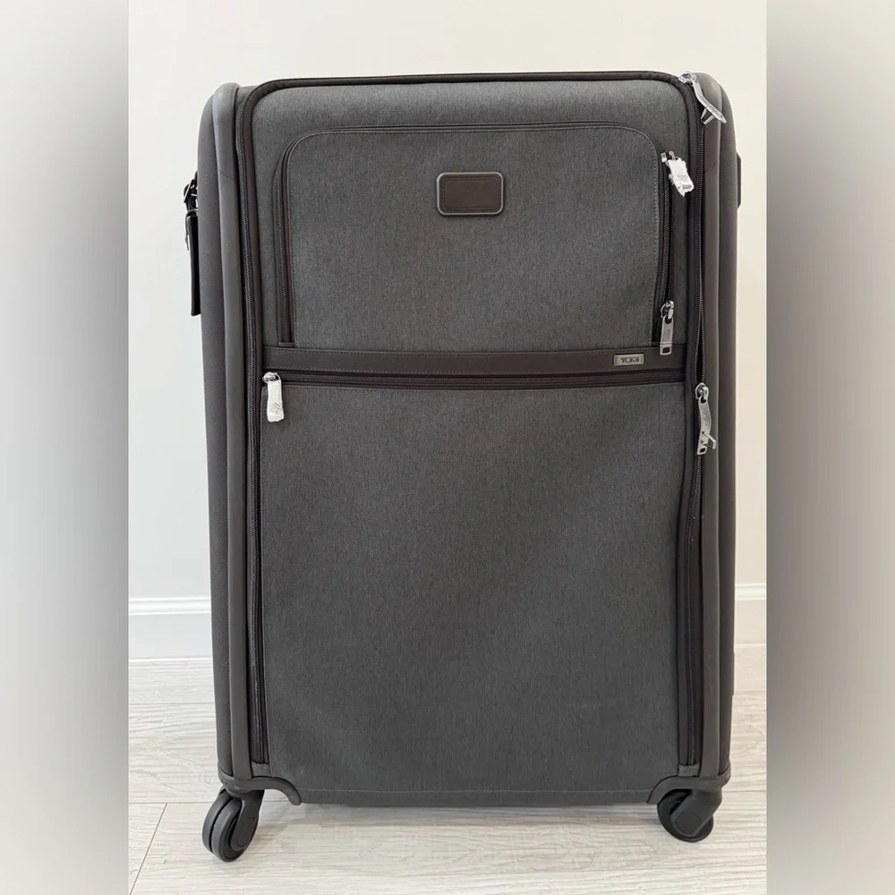 TUMI ALPHA Extended Trip Expandable 4 Wheeled Packing Case